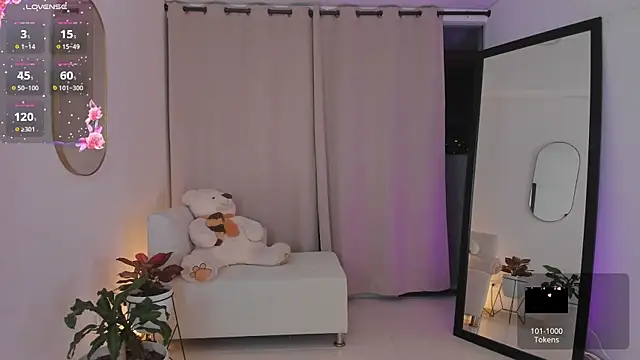 roxie gates  online show from 11.19.25