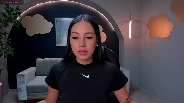 Snapshot of BrennaWalker chatting on 02.01.25 BrennaWalker online show from 02.01.25