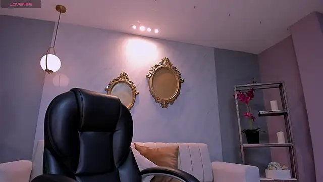 Snapshot of BrennaWalker chatting on 02.27.25 BrennaWalker online show from 02.27.25