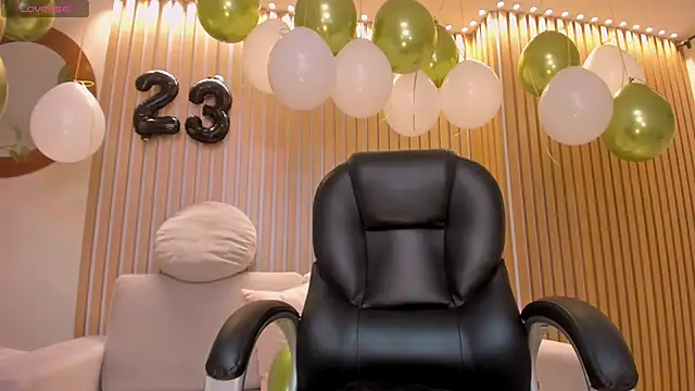 Snapshot of BrennaWalker chatting on 03.20.25 BrennaWalker online show from 03.20.25