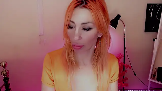 Snapshot of AnnieGOld_ chatting on 12.27.24 AnnieGOld  online show from 12.27.24