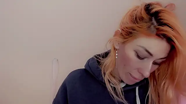 Snapshot of AnnieGOld_ chatting on 01.06.25 AnnieGOld  online show from 01.06.25