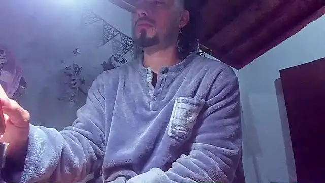 Snapshot of Baky_sexy chatting on 10.28.25 Baky sexy online show from 10.28.25