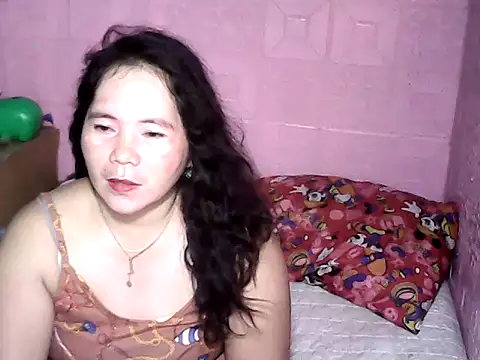 Snapshot of hotpusie_4u chatting on 09.23.25 hotpusie 4u online show from 09.23.25