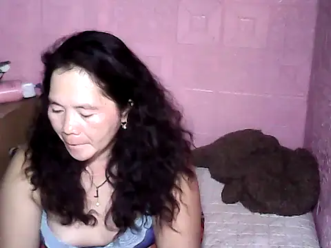 Snapshot of hotpusie_4u chatting on 09.29.25 hotpusie 4u online show from 09.29.25