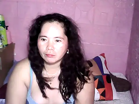 Snapshot of hotpusie_4u chatting on 10.19.25 hotpusie 4u online show from 10.19.25