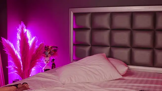 Snapshot of Anais_Bloom chatting on 02.12.25 Anais Bloom online show from 02.12.25