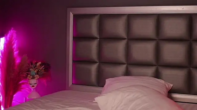 Snapshot of Anais_Bloom chatting on 03.10.25 Anais Bloom online show from 03.10.25