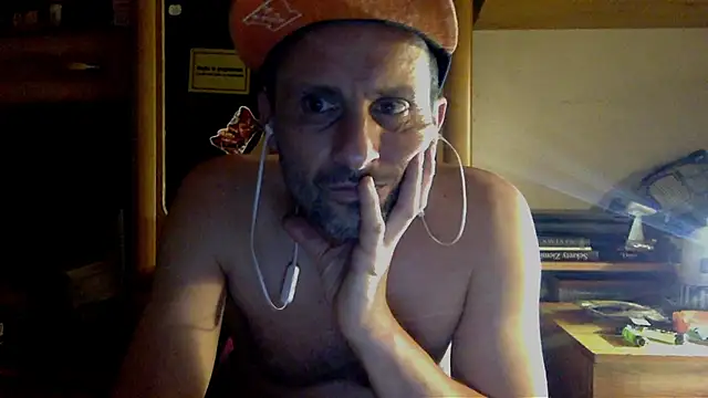 Snapshot of FireFox_Feel chatting on 12.08.24 FireFox Feel online show from 12.08.24