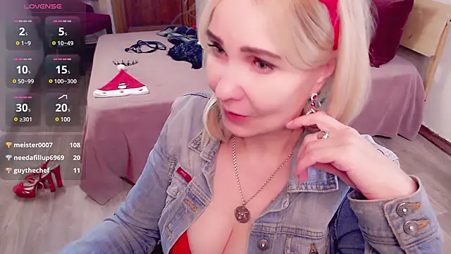 Snapshot of _unique_cam_ chatting on 12.22.24  unique cam  online show from 12.22.24