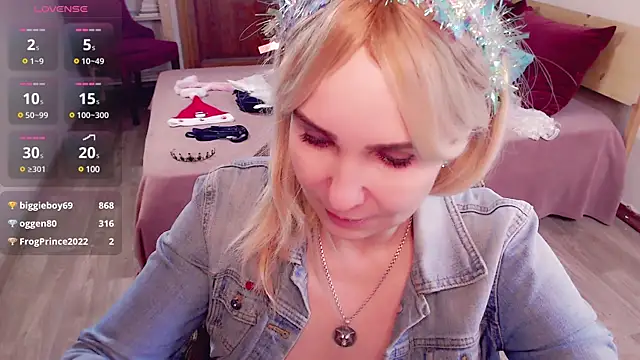 Snapshot of _unique_cam_ chatting on 12.29.24  unique cam  online show from 12.29.24