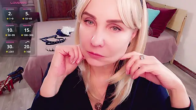 Snapshot of _unique_cam_ chatting on 01.12.25  unique cam  online show from 01.12.25