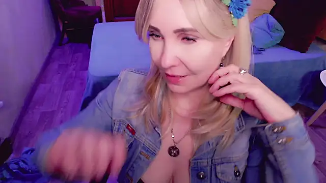 Snapshot of _unique_cam_ chatting on 06.27.26 unique cam online show from 06.27.26