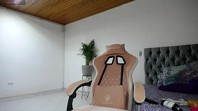 Snapshot of ashley_morgan_18 chatting on 01.17.25 ashley morgan 18 online show from 01.17.25