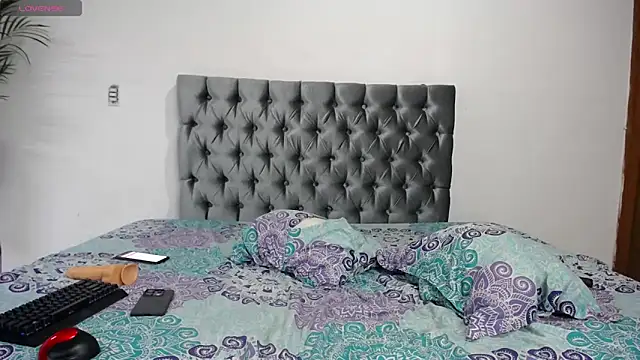 Snapshot of ashley_morgan_18 chatting on 02.14.25 ashley morgan 18 online show from 02.14.25