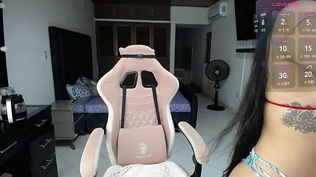 Snapshot of ashley_morgan_18 chatting on 03.06.25 ashley morgan 18 online show from 03.06.25