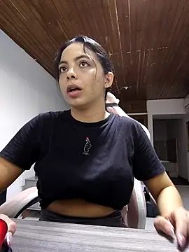 Snapshot of ashley_morgan_18 chatting on 03.19.25 ashley morgan 18 online show from 03.19.25