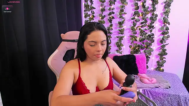 Snapshot of ashley_morgan_18 chatting on 09.25.25 ashley morgan 18 online show from 09.25.25