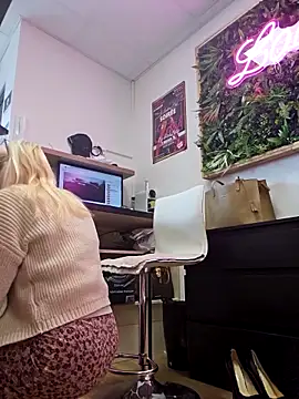 Snapshot of Nathotsexy1 chatting on 02.18.25 Nathotsexy1 online show from 02.18.25