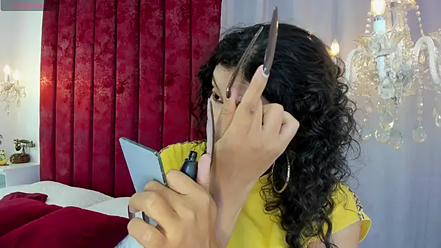 Snapshot of LaColorina_ chatting on 02.26.25 LaColorina online show from 02.26.25