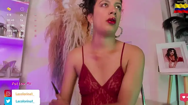 Snapshot of LaColorina_ chatting on 10.24.25 LaColorina online show from 10.24.25