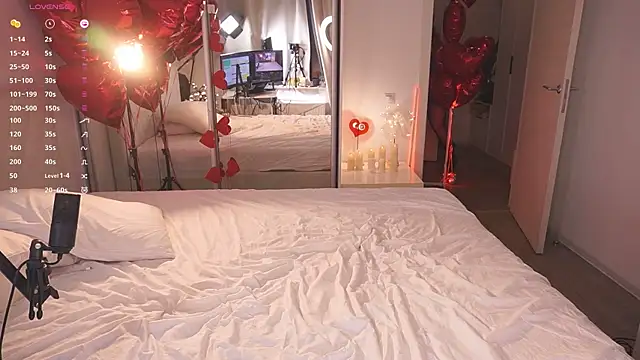 Snapshot of Ffoxyflame chatting on 02.24.25 Ffoxyflame online show from 02.24.25
