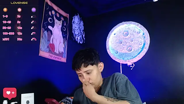 Snapshot of girl_intense444 chatting on 01.08.26 girl intense444 online show from 01.08.26