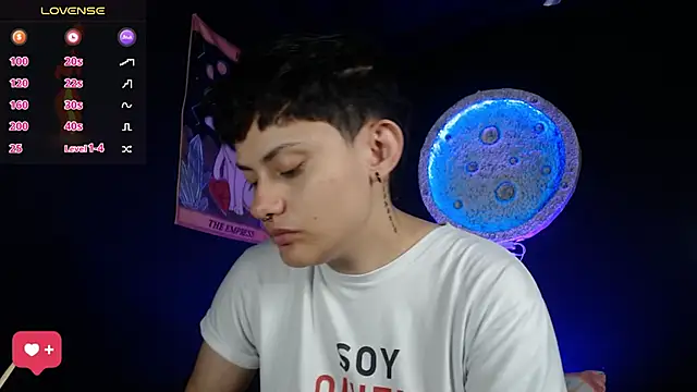 Snapshot of girl_intense444 chatting on 01.14.26 girl intense444 online show from 01.14.26