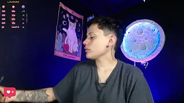 Snapshot of girl_intense444 chatting on 02.10.26 girl intense444 online show from 02.10.26