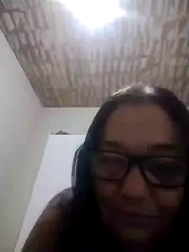 Snapshot of catdool chatting on 12.31.24 catdool online show from 12.31.24