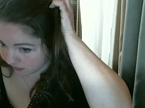Snapshot of cute__cherry chatting on 02.14.25 cute  cherry online show from 02.14.25