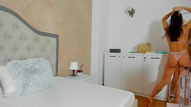 Snapshot of JennaMyers chatting on 10.20.25 JennaMyers online show from 10.20.25