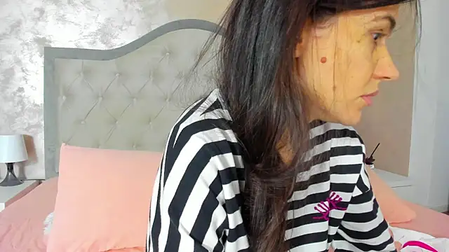 Snapshot of JennaMyers chatting on 11.16.25 JennaMyers online show from 11.16.25