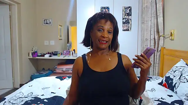 Snapshot of Hotgrannyx chatting on 02.19.25 Hotgrannyx online show from 02.19.25