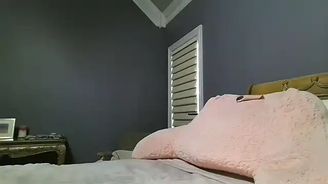 Lisaisluscious online show from 10.28.25