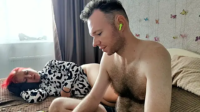 Snapshot of GenrikhBecca chatting on 10.10.25 GenrikhBecca online show from 10.10.25