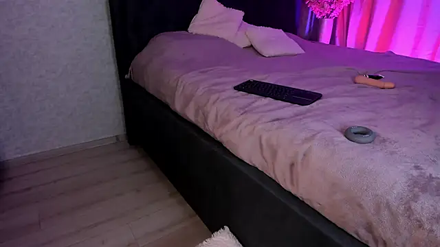 Kitty Ricky online show from 10.07.25