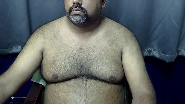 Snapshot of hairysubcub_70 chatting on 06.25.26 hairysubcub 70 online show from 06.25.26