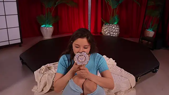 KittyCaitlin online show from 11.13.25