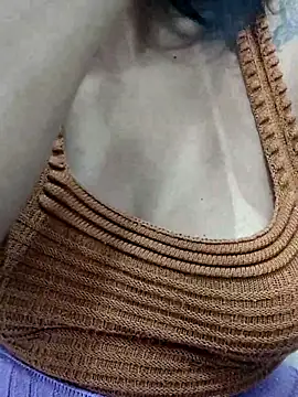 Snapshot of NeydeHotWife chatting on 05.30.26 NeydeHotWife online show from 05.30.26