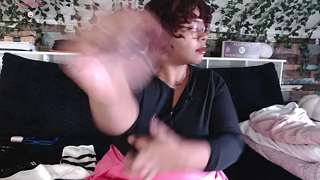 Snapshot of -khayaparker chatting on 12.20.24 -khayaparker online show from 12.20.24