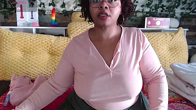 Snapshot of -khayaparker chatting on 01.11.25 -khayaparker online show from 01.11.25