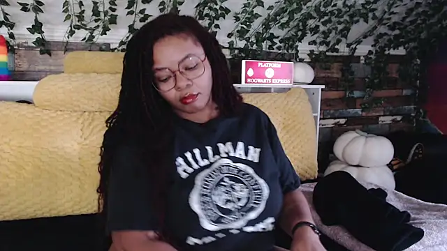 Snapshot of -khayaparker chatting on 02.11.25 -khayaparker online show from 02.11.25