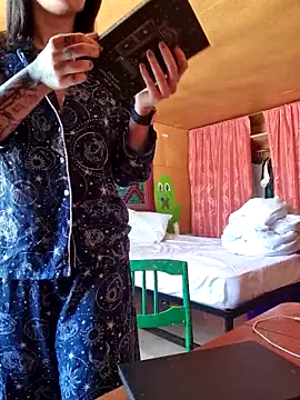 LazyTanukii online show from 03.02.26