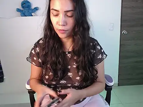 cutie and slutty online show from 10.11.25