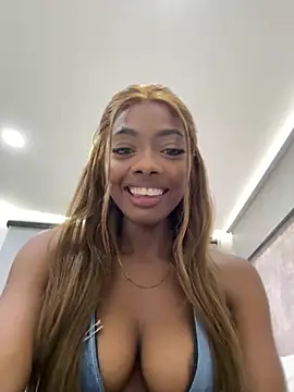 Snapshot of Vane_Rossee chatting on 02.08.25 Vane Rossee online show from 02.08.25