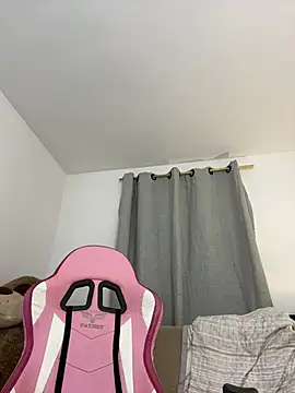 Snapshot of Vane_Rossee chatting on 02.18.25 Vane Rossee online show from 02.18.25