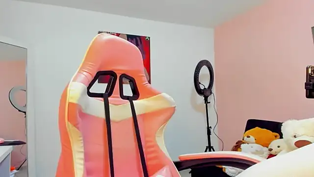 Snapshot of Vane_Rossee chatting on 03.08.25 Vane Rossee online show from 03.08.25