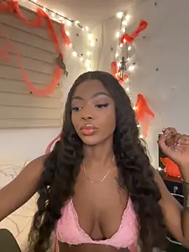 Snapshot of Vane_Rossee chatting on 10.03.25 Vane Rossee online show from 10.03.25