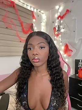 Snapshot of Vane_Rossee chatting on 10.15.25 Vane Rossee online show from 10.15.25